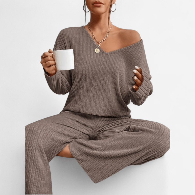 Québec Élégance Clothing set Kathy - Ensemble tricoté à col en V pour un style décontracté