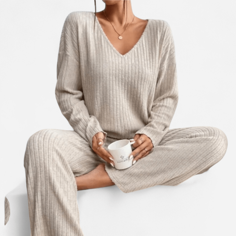 Québec Élégance Clothing set Kathy - Ensemble tricoté à col en V pour un style décontracté