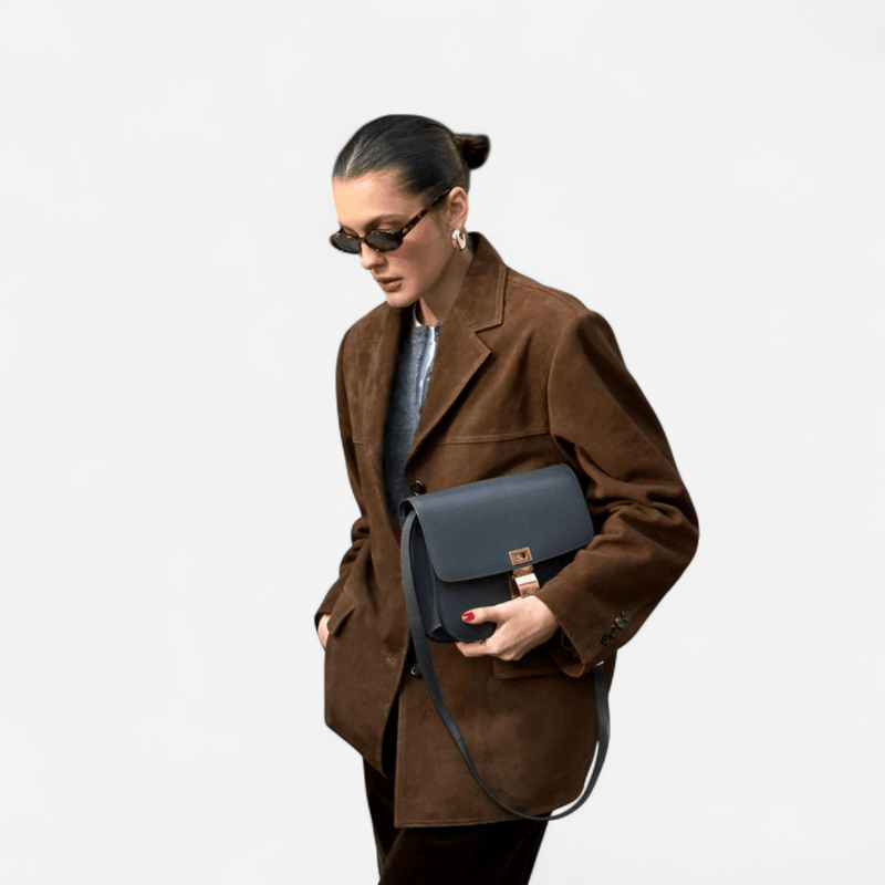 Québec Élégance Jacket Suzy - Élégant blazer en daim avec fermeture à bouton