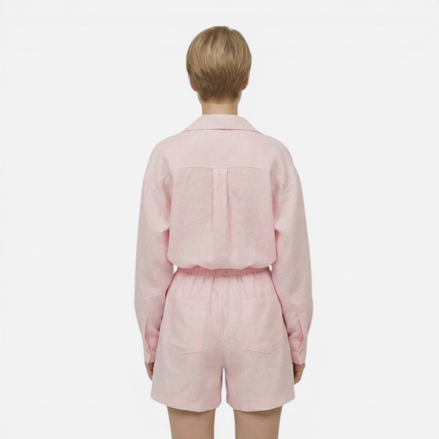 Ensemble chic femme : cardigan et short assortis élégants