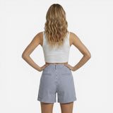 Shorts taille haute pour femmes à rayures et bouton avant