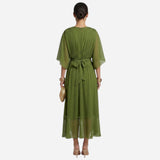 Robe longue élégante à décolleté en V et ceinture, été chic