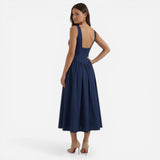 Robe midi femme élégante à décolleté en V, bretelles et jupe évasée