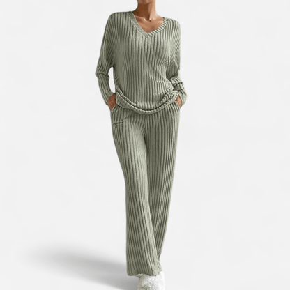 Québec Élégance Clothing set Kathy - Ensemble tricoté à col en V pour un style décontracté