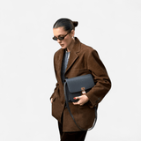 Québec Élégance Jacket Suzy - Élégant blazer en daim avec fermeture à bouton