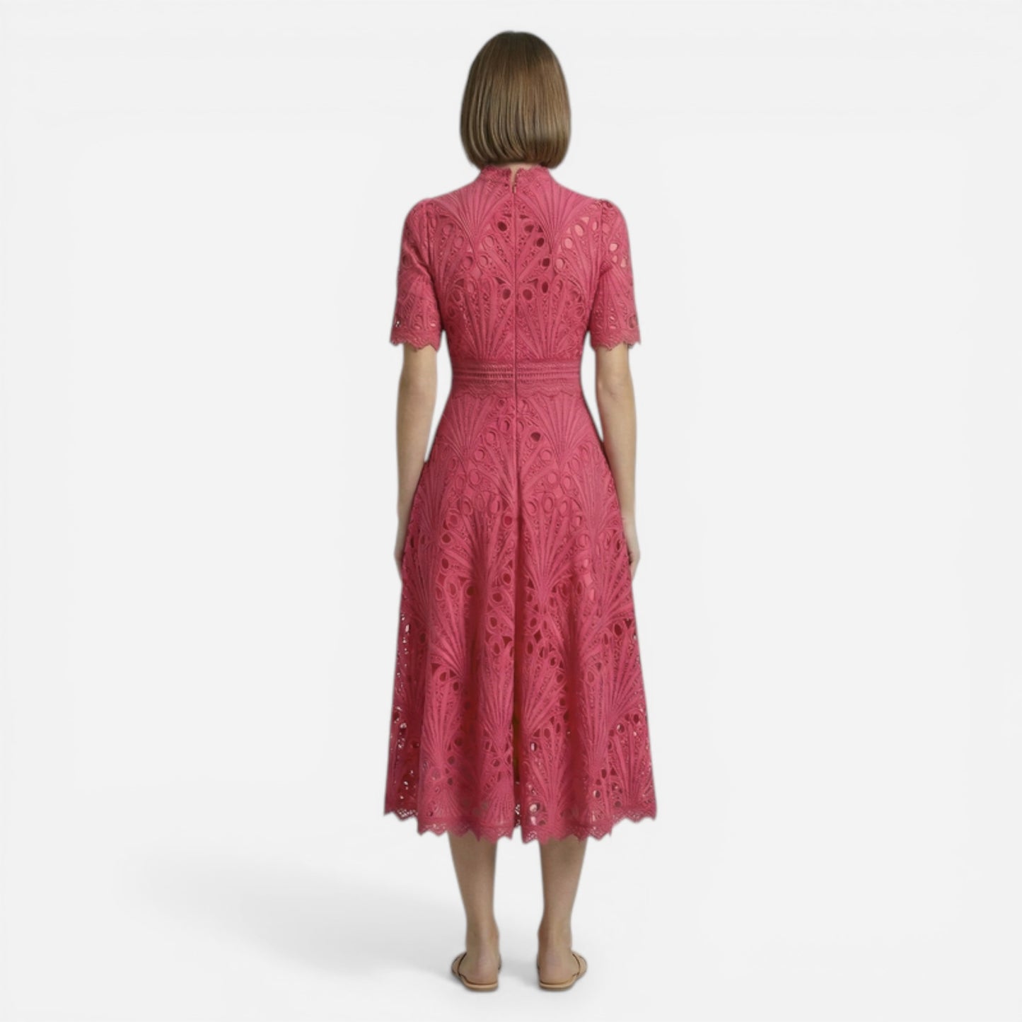 Robe midi en dentelle avec col montant pour cérémonies élégantes