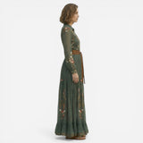 Robe maxi A-line pour femmes avec ceinture et broderie élégante