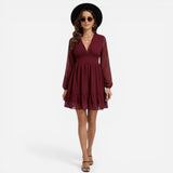 Robe courte femme élégante en chiffon à décolleté en V et manches longues