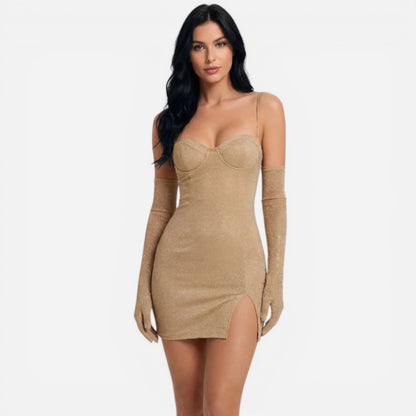 Robe courte ajustée à fines bretelles avec fente - Élégance soirée