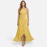 Robe longue élégante pour femme avec volants et plis, fente chic